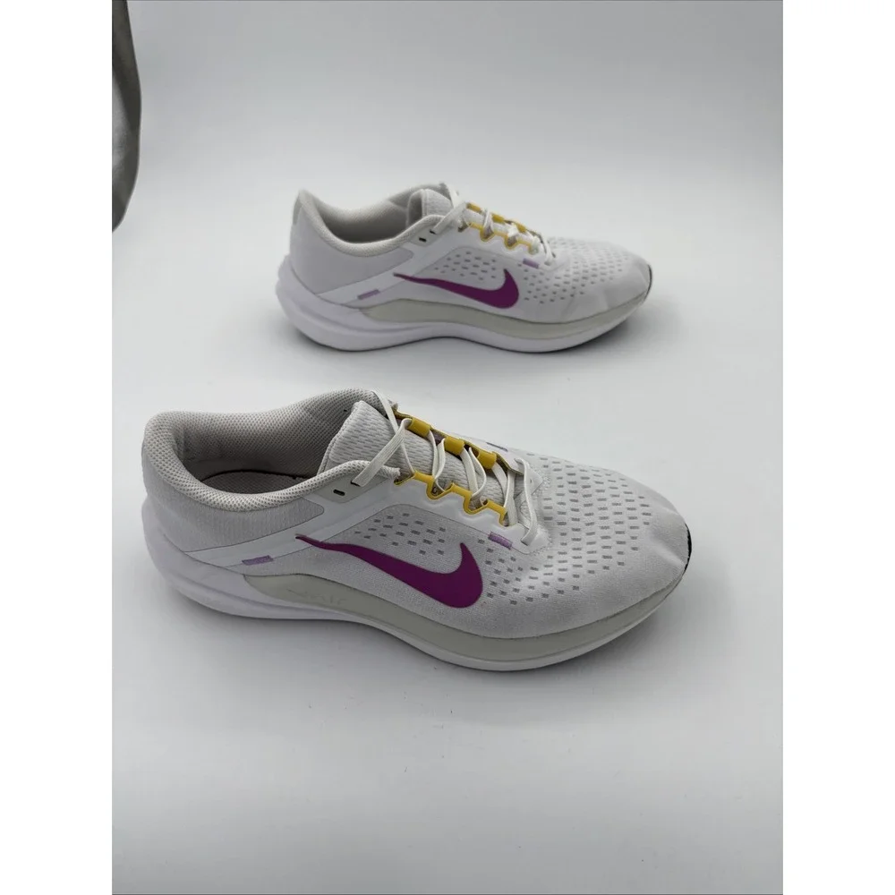 Nike Air Winflo 10 Womens Size 10 White & Pink Road Running Shoes Sneakers